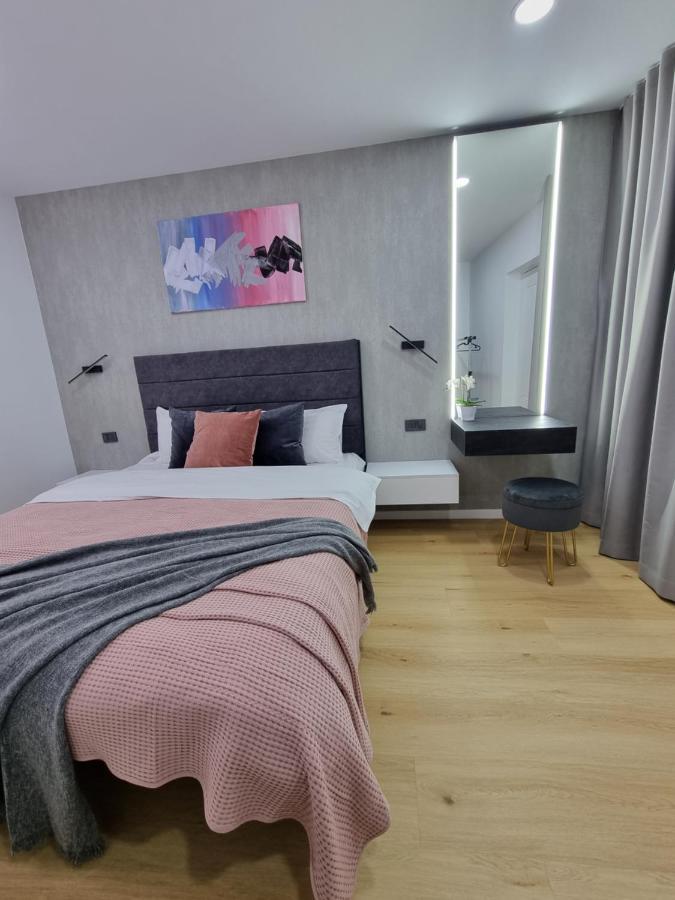 Casa Chiper - Apartament Etaj 1 Брашов Екстериор снимка